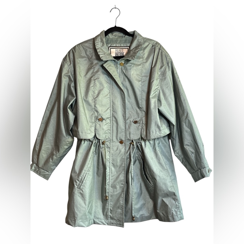 Fleet Street Light Weight Jacket Windbreaker in Green. Size Medium